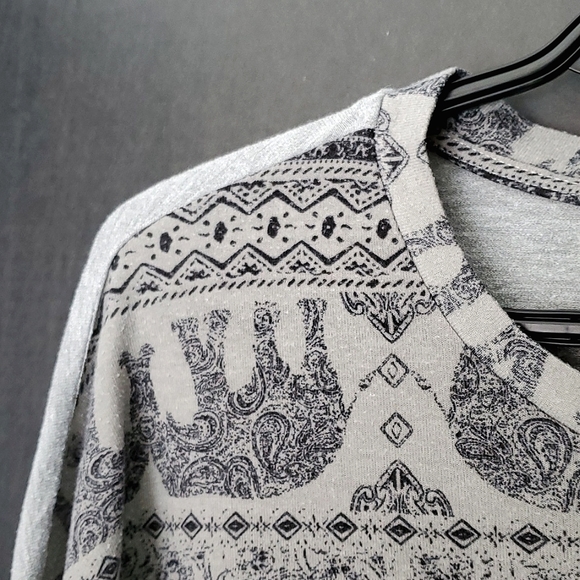 Ardene Long Sleeve Elephant Scoop Bottom Top - Size Small - Picture 4 of 10